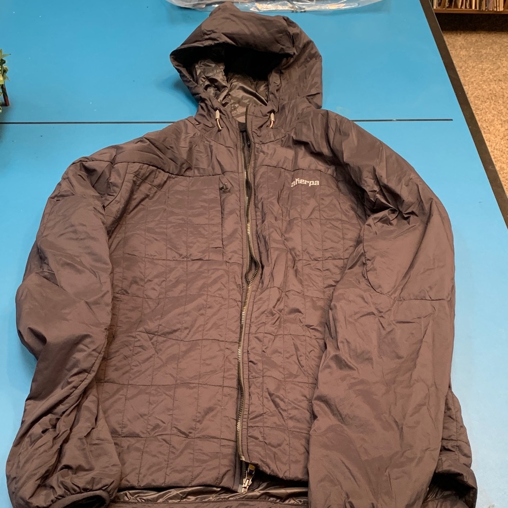 Men's L Sherpa Adventure Gear jacket. Little use virtually new. Nice.